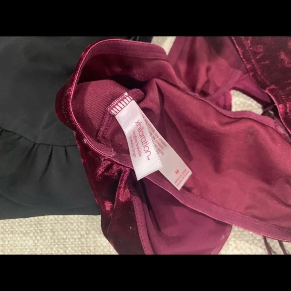 (2 Piece Bundle) crop top‎ and black skort - Picture 10 of 10